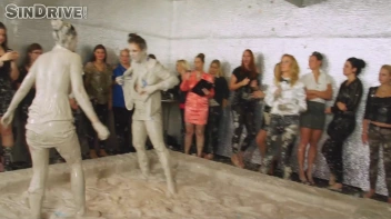 Muddy Wrestling: Nicole Vice vs. Valentina Ross Screencap 33 on sinx.preview.netperv.com