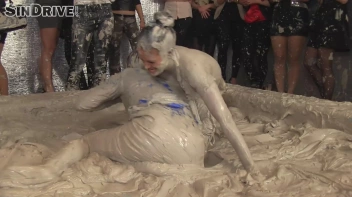 Muddy Wrestling: Nicole Vice vs. Valentina Ross Screencap 36 on sinx.preview.netperv.com