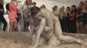 Muddy Wrestling: Nicole Vice vs. Valentina Ross Screencap 38 on sinx.preview.netperv.com