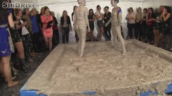 Muddy Wrestling: Nicole Vice vs. Valentina Ross Screencap 41 on sinx.preview.netperv.com