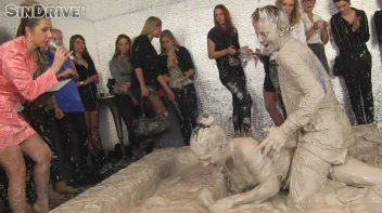 Muddy Wrestling: Nicole Vice vs. Valentina Ross Screencap 43 on sinx.preview.netperv.com