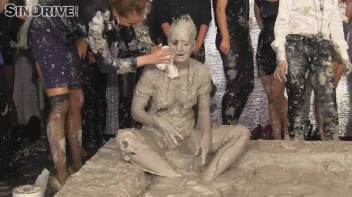 Muddy Wrestling: Nicole Vice vs. Valentina Ross Screencap 45 on sinx.preview.netperv.com