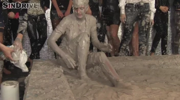 Muddy Wrestling: Nicole Vice vs. Valentina Ross Screencap 48 on sinx.preview.netperv.com