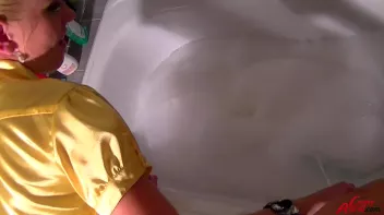 Bath Time With Leony Screencap 2 on sinx.preview.netperv.com