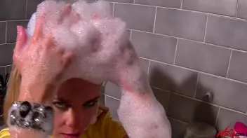 Bath Time With Leony Screencap 24 on sinx.preview.netperv.com