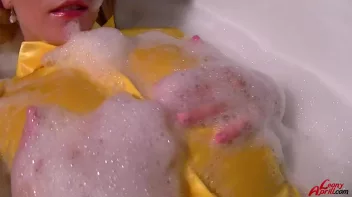 Bath Time With Leony Screencap 29 on sinx.preview.netperv.com