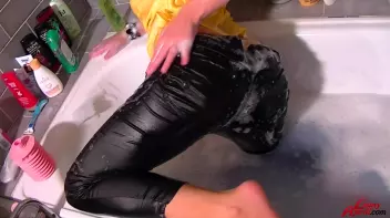 Bath Time With Leony Screencap 39 on sinx.preview.netperv.com