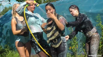Wet paint play-fighting with four sexy ladies Screencap 42 on sinx.preview.netperv.com