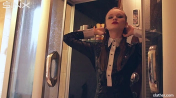 Coy Cuties Sexy Sudsy Shower Screencap 6 on sinx.preview.netperv.com