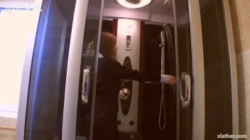 Coy Cuties Sexy Sudsy Shower Screencap 1 on sinx.preview.netperv.com