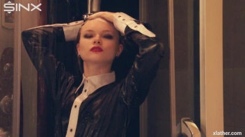 Coy Cuties Sexy Sudsy Shower Screencap 15 on sinx.preview.netperv.com