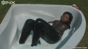 Ebony Hottie Bathes in Creamy Milk Screencap 26 on sinx.preview.netperv.com