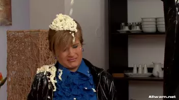 Burglar Gets a Messy Surprise Screencap 32 on sinx.preview.netperv.com