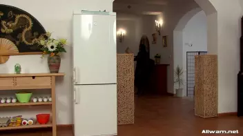 Burglar Gets a Messy Surprise Screencap 4 on sinx.preview.netperv.com