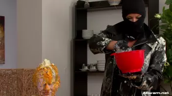 Burglar Gets a Messy Surprise Screencap 74 on sinx.preview.netperv.com