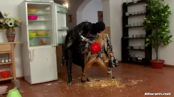 Burglar Gets a Messy Surprise Screencap 81 on sinx.preview.netperv.com