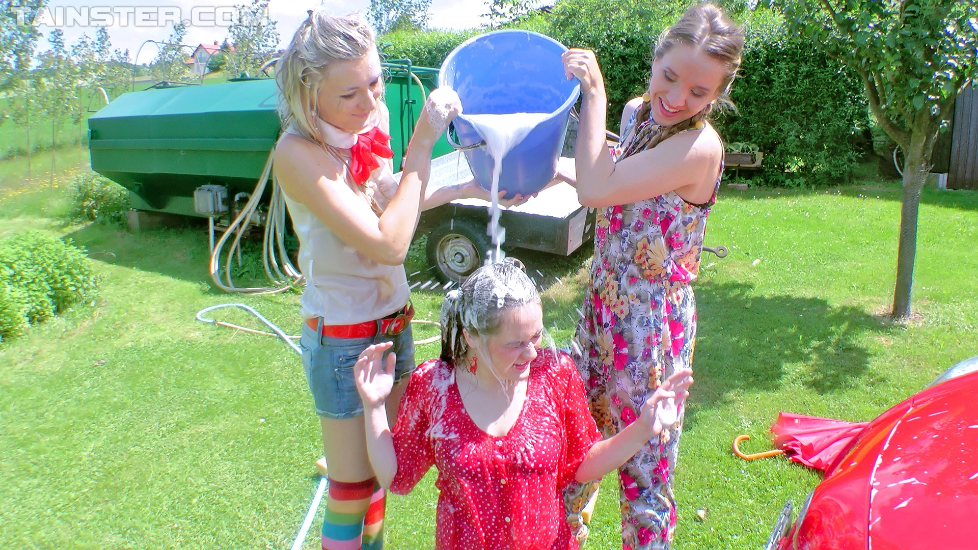 Country Chicks' Hog-Wild Wetlook Car Wash on sinx.preview.netperv.com