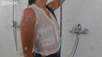 Raven Haired Babe Shampoos And Lathers Up Screencap 39 on sinx.preview.netperv.com
