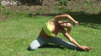 Pissing Princess In The Park Screencap 15 on sinx.preview.netperv.com