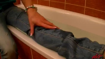 Take A Bath With Ferrera Screencap 10 on sinx.preview.netperv.com