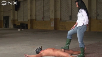 Schmutziges Trampeln mit Gummistiefeln Screencap 14 on sinx.preview.netperv.com