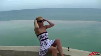 Leony's Vacation Wetlook Play Screencap 7 on sinx.preview.netperv.com