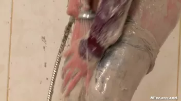 Eurobabe Post Mud Fight Shower Down Screencap 9 on sinx.preview.netperv.com