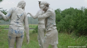 Rich Bimbos Gets Messy With Driver Screencap 84 on sinx.preview.netperv.com