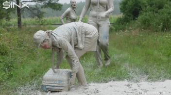 Rich Bimbos Gets Messy With Driver Screencap 85 on sinx.preview.netperv.com