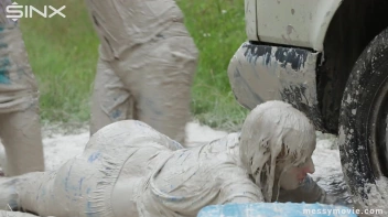 Rich Bimbos Gets Messy With Driver Screencap 75 on sinx.preview.netperv.com