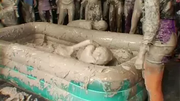 Going For Gold In The Mud Screencap 87 on sinx.preview.netperv.com