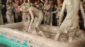 Going For Gold In The Mud Screencap 10 on sinx.preview.netperv.com