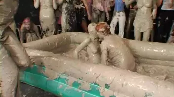 Going For Gold In The Mud Screencap 7 on sinx.preview.netperv.com