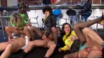 Winter Piss Fun Screencap 57 on sinx.preview.netperv.com