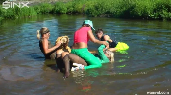 Hot girls wrestle in mud Screencap 20 on sinx.preview.netperv.com