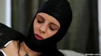 Masked Jessica receives a golden shower Screencap 68 on sinx.preview.netperv.com