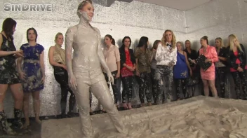 Muddy Wrestling: Jenny Lee vs. Liana Screencap 85 on sinx.preview.netperv.com