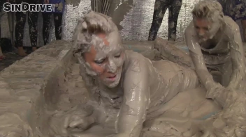 Muddy Wrestling: Jenny Lee vs. Liana Screencap 106 on sinx.preview.netperv.com