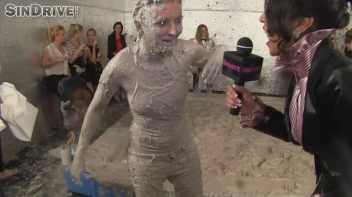 Muddy Wrestling: Jenny Lee vs. Liana Screencap 113 on sinx.preview.netperv.com