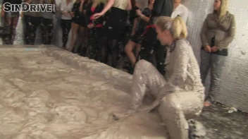 Muddy Wrestling: Jenny Lee vs. Liana Screencap 42 on sinx.preview.netperv.com