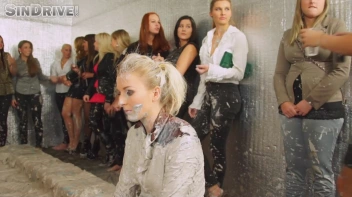 Muddy Wrestling: Jenny Lee vs. Liana Screencap 43 on sinx.preview.netperv.com