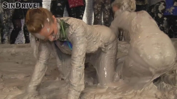 Muddy Wrestling: Jenny Lee vs. Liana Screencap 68 on sinx.preview.netperv.com