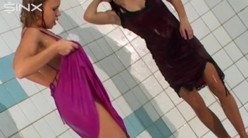 Catfighting Girls Get Soaked In The Pool Screencap 55 on sinx.preview.netperv.com