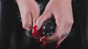 Rote Nägel auf einem dicken Schwanz Screencap 20 on sinx.preview.netperv.com