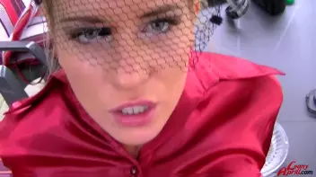 Leony Can Golden Shower Herself Screencap 40 on sinx.preview.netperv.com