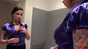 Tons Of Fun In The Washroom Screencap 6 on sinx.preview.netperv.com