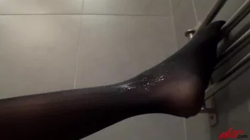 Tons Of Fun In The Washroom Screencap 60 on sinx.preview.netperv.com