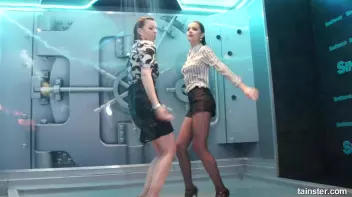 Spectacular wetlook dancing Screencap 21 on sinx.preview.netperv.com