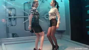 Spectacular wetlook dancing Screencap 22 on sinx.preview.netperv.com