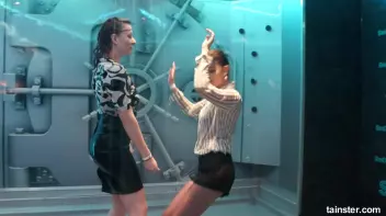 Spectacular wetlook dancing Screencap 23 on sinx.preview.netperv.com